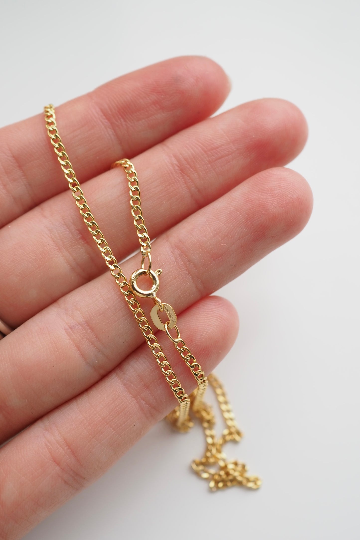 9ct Yellow Gold 1.8mm Hollow Curb Chain - Hallmarked