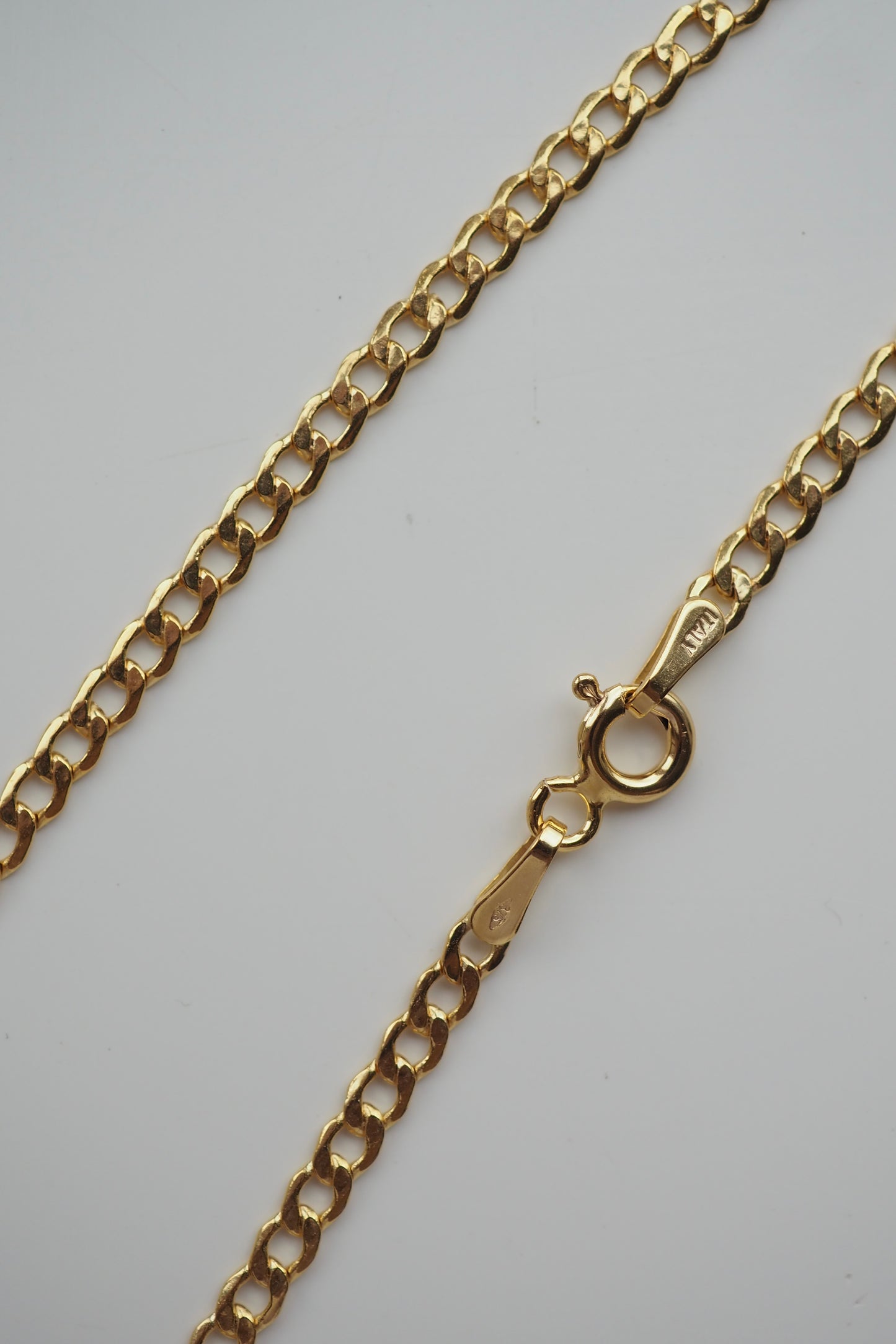 9ct Yellow Gold 2.6mm Hollow Curb Chain - Hallmarked