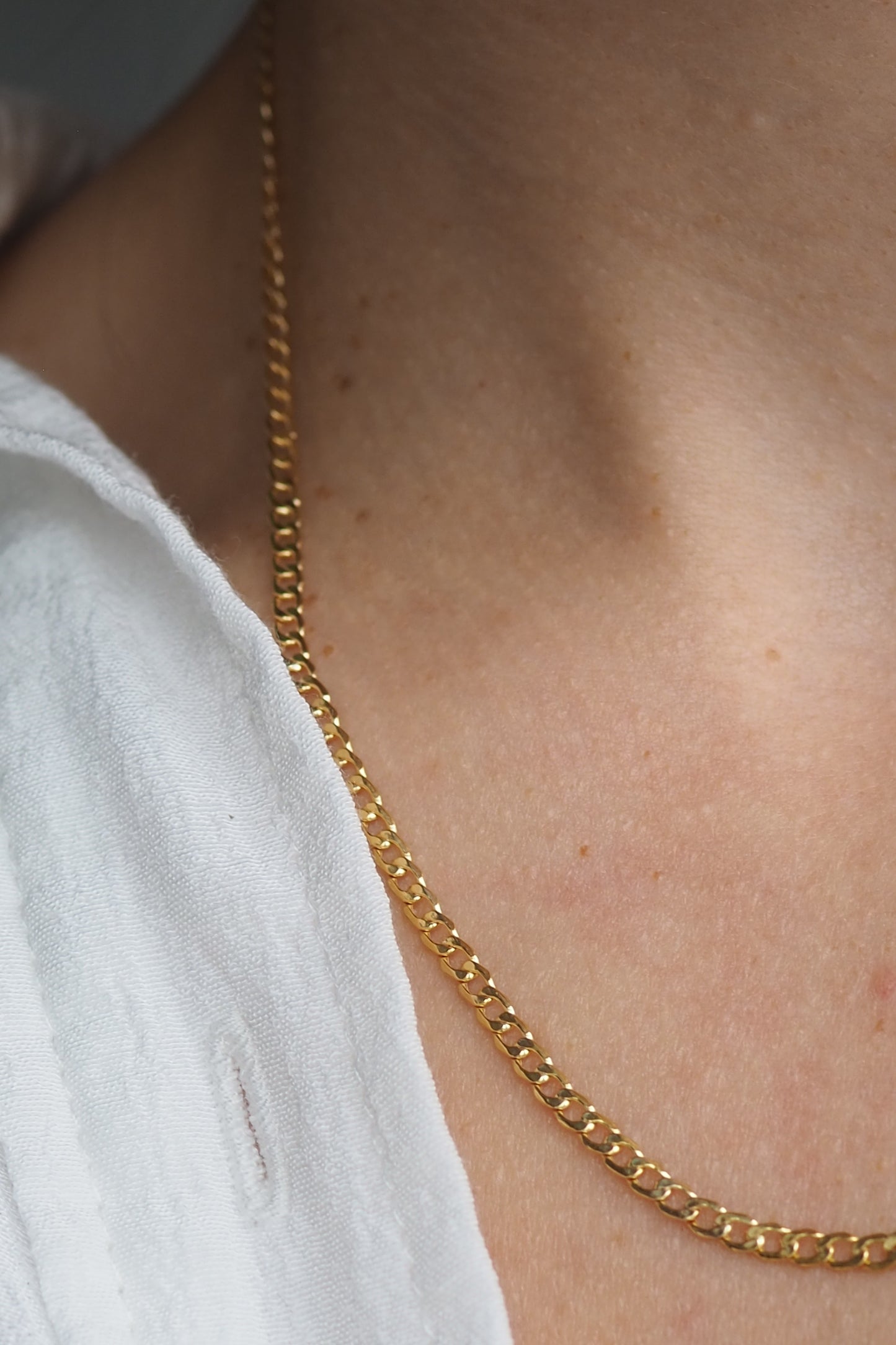 9ct Yellow Gold 2.6mm Hollow Curb Chain - Hallmarked